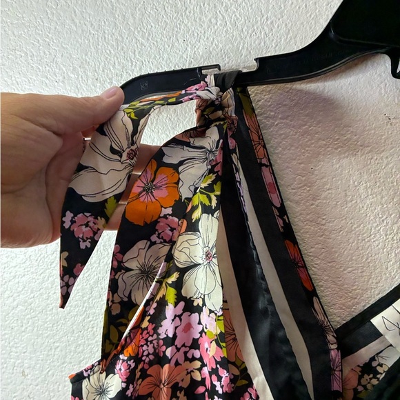 Joie Floral Tie Shoulder Wrap Front Cropped Tank Top M - Picture 9 of 16
